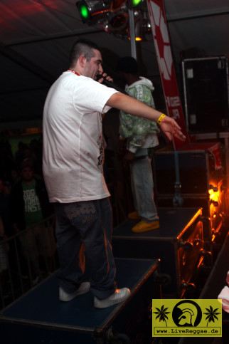 Skarra Mucci (Jam) with DeeBuzz 15. Reggae Jam Festival - Bersenbrueck - Dancehall Stage 31. Juli 2009 (8).JPG
